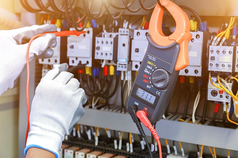 imgi_3_electrician